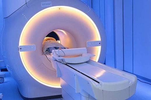 La macchina che vede e brucia i tumori in sperimentazione in Italia