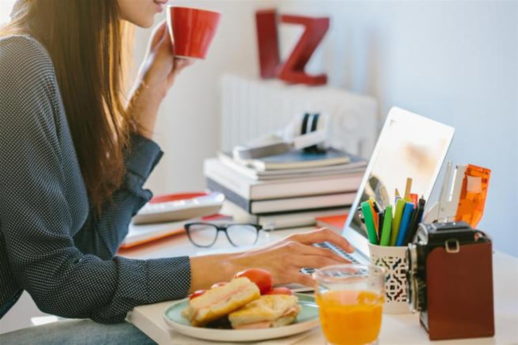 Alimentazione e stress da rientro a lavoro: i 10 consigli per contrastarlo