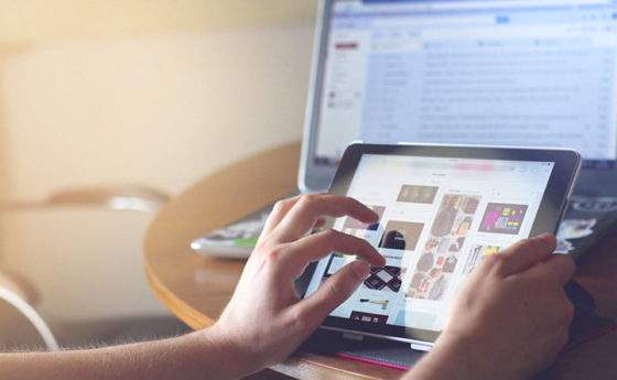 In che modo il nostro cervello integra le recensioni online per la scelta di un prodotto?
