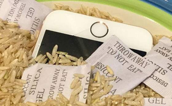Ecco perché non dovresti mai buttare le bustine di silice