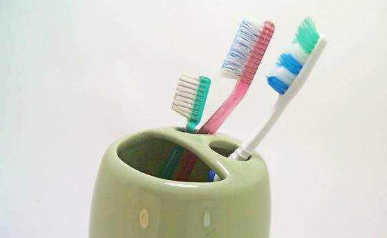 Ordine in bagno: ecco i prodotti da buttare