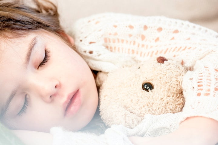 Ecco cosa devi sapere se tuo figlio dorme con la bocca aperta